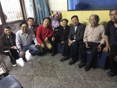 
                省作協組織作家赴恩施州來鳳縣采寫張富清老人先進事跡